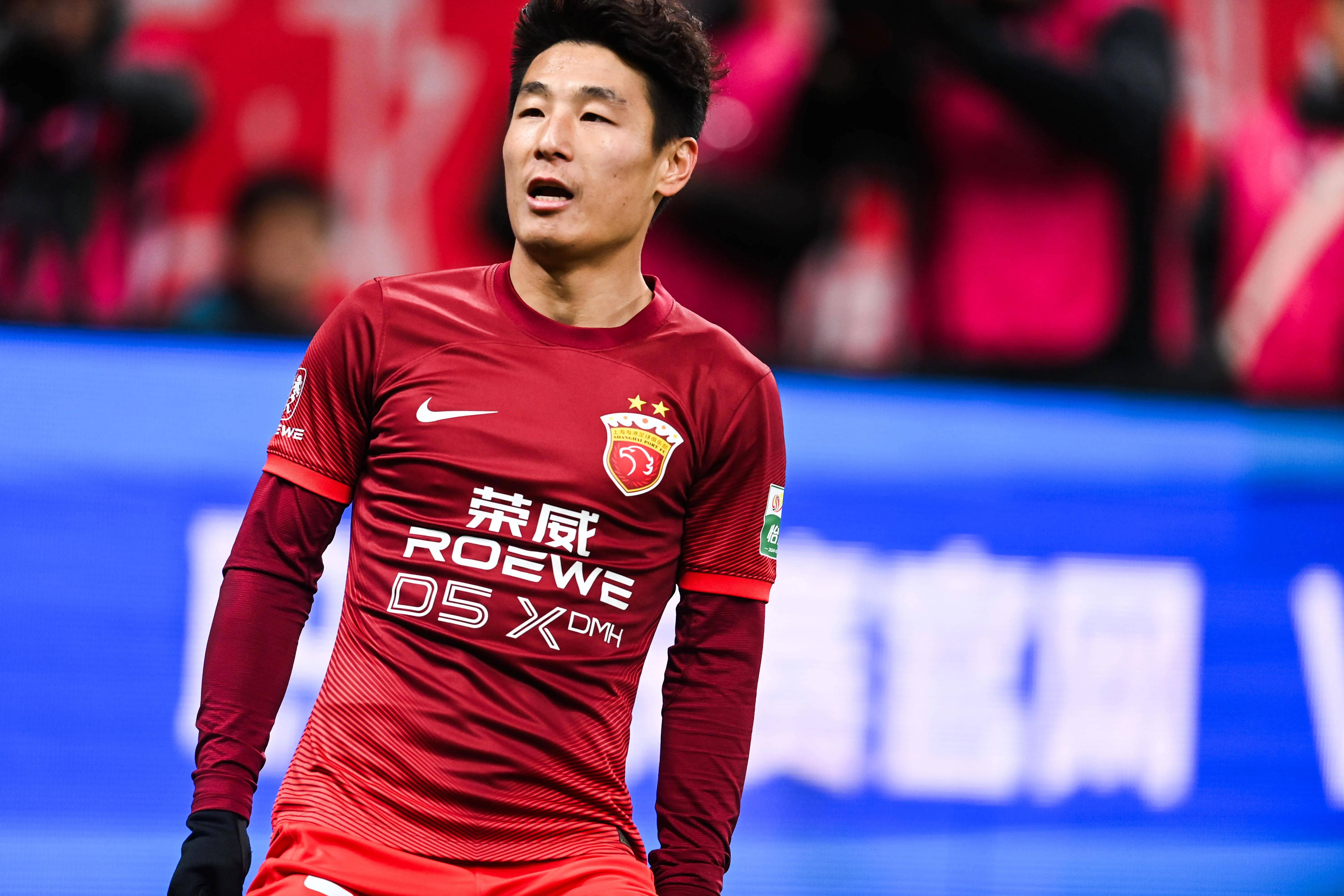 比分悬念的比赛吸引了无数球迷,引发热议 比分悬念的比赛吸引了无数球迷,引发热议