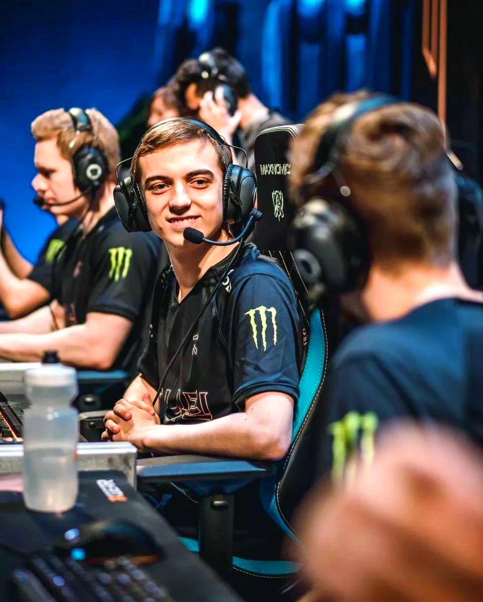 EDG翻盘FNC,Bin单局斩获MVP顶尖较量入围赛,成为赛场最大亮点 EDG翻盘FNC,Bin单局斩获MVP顶尖较量入围赛,成为赛场最大亮点