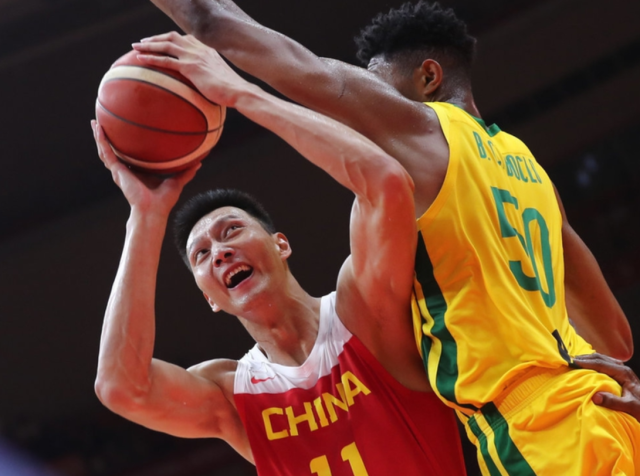 福建队完胜76人,易建联带队取胜 福建队完胜76人,易建联带队取胜