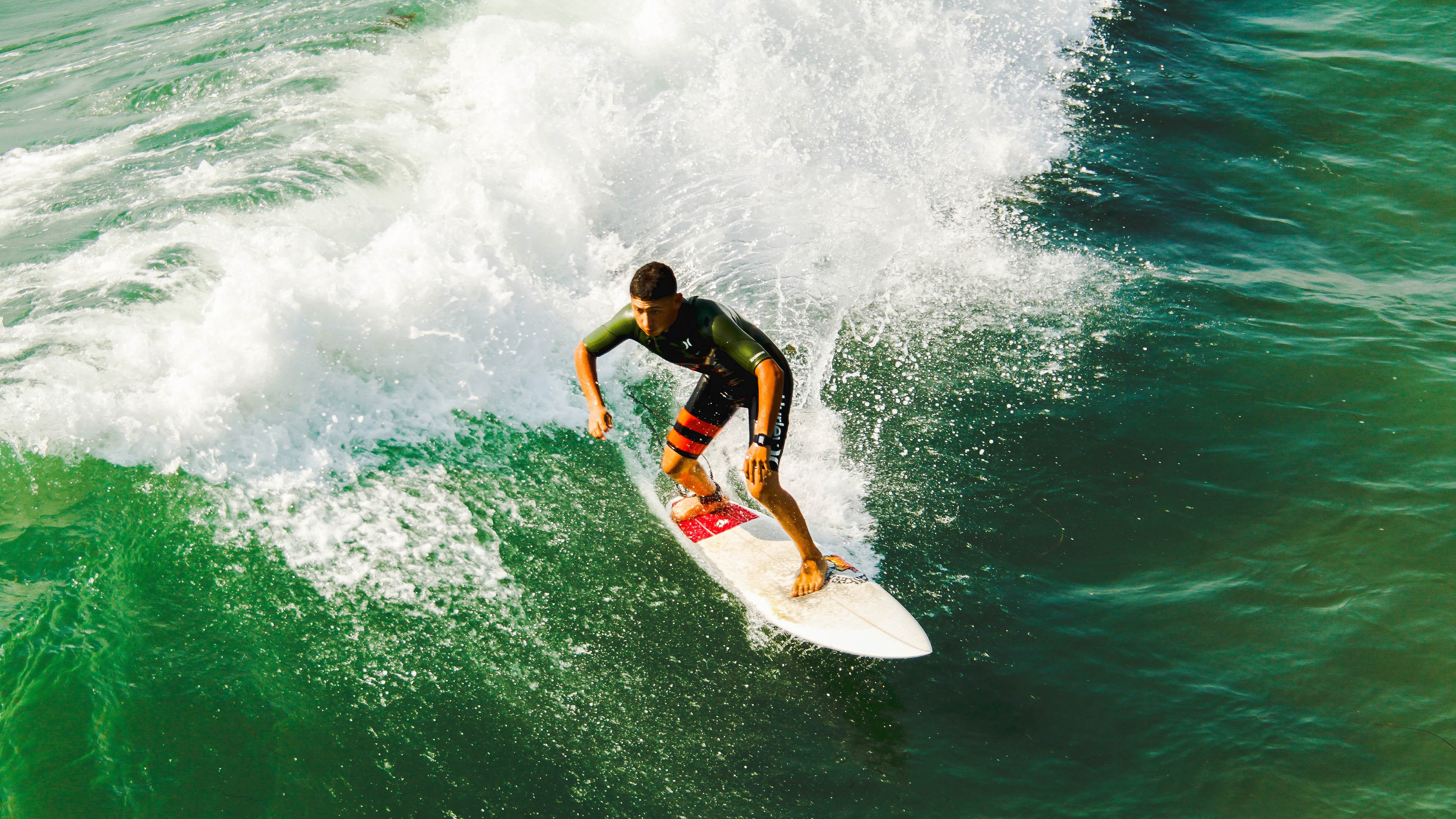 奥运前哨战震撼上演!广东队血拼公牛,切特关键接管引爆全场,中国篮球迎宝贵一课