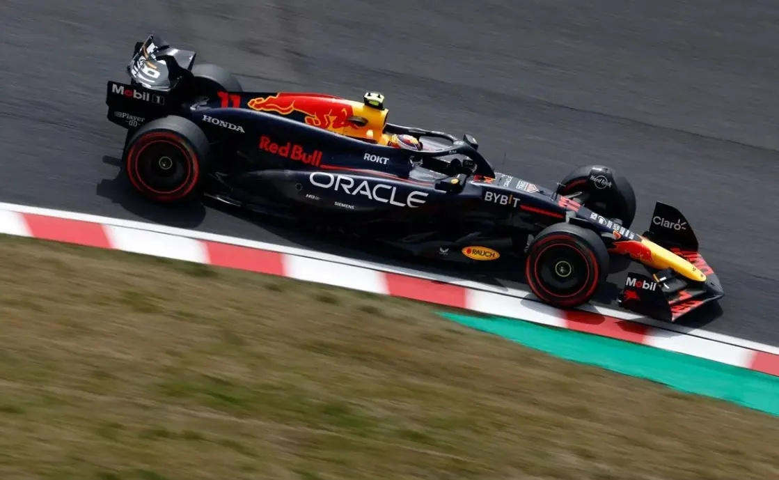 梅赛德斯横扫威廉姆斯，维斯塔潘高光表现