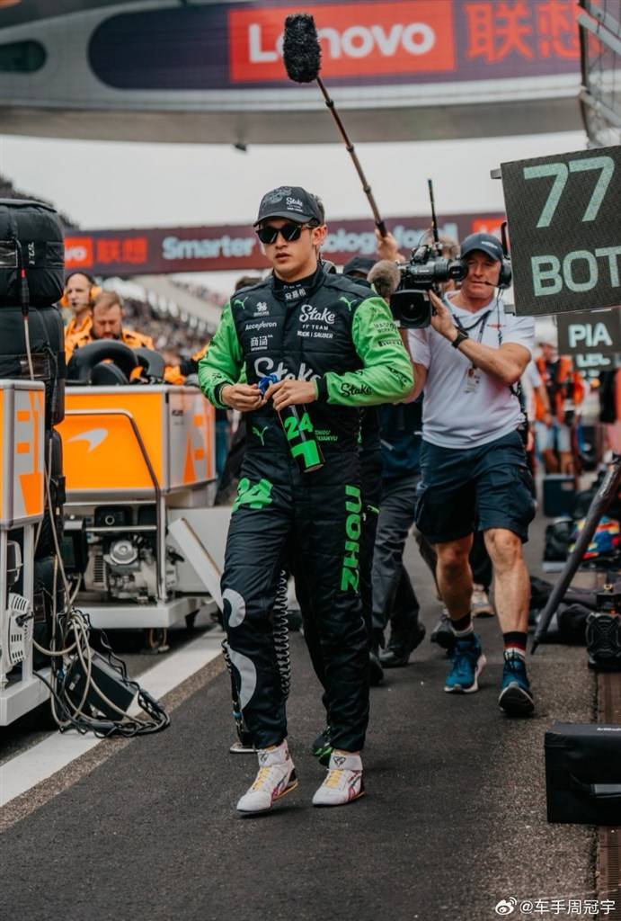阿斯顿马丁碾压梅赛德斯，周冠宇统治全场