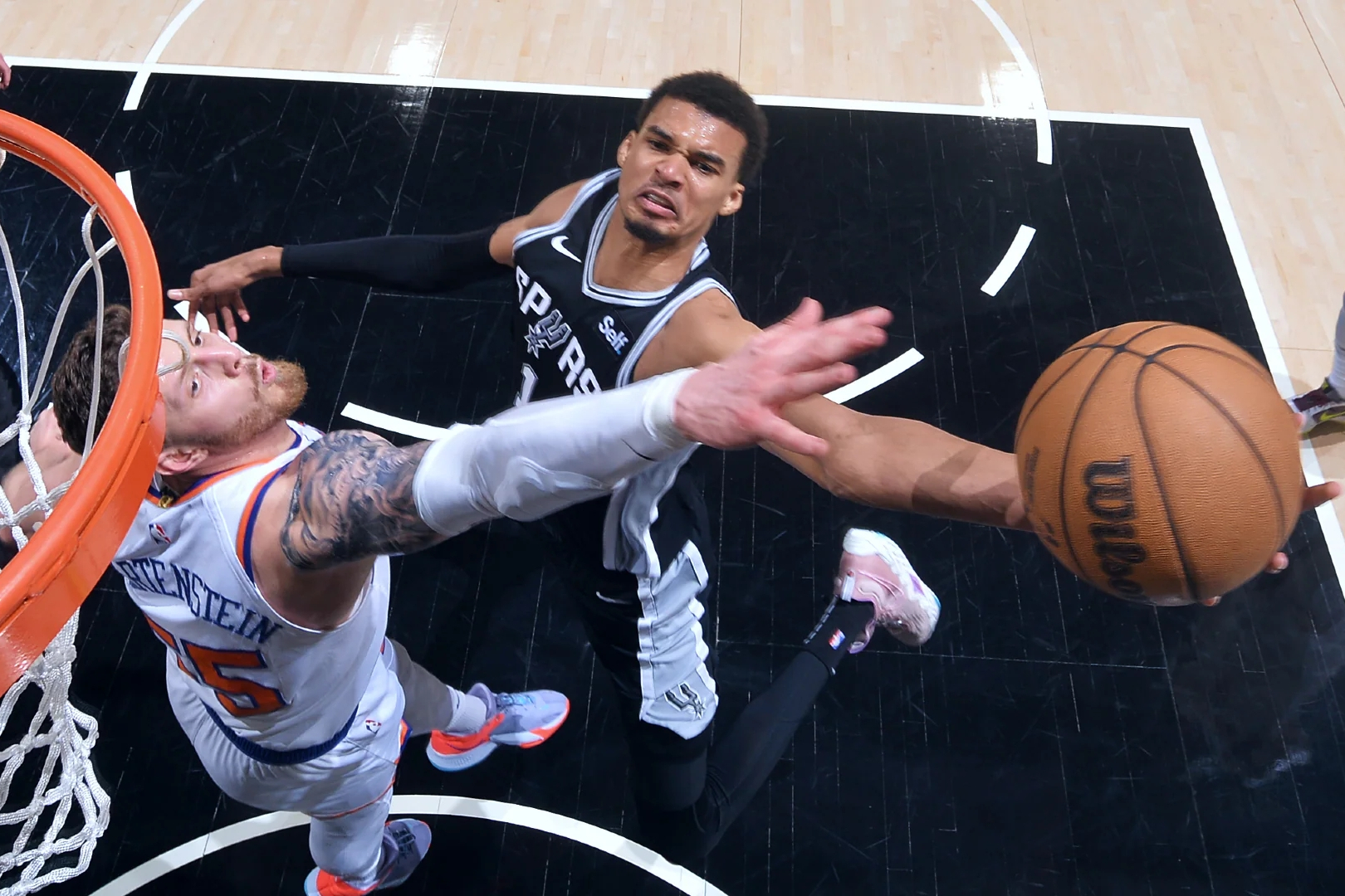 马刺横扫独行侠,布伦森状态火热 马刺横扫独行侠,布伦森状态火热