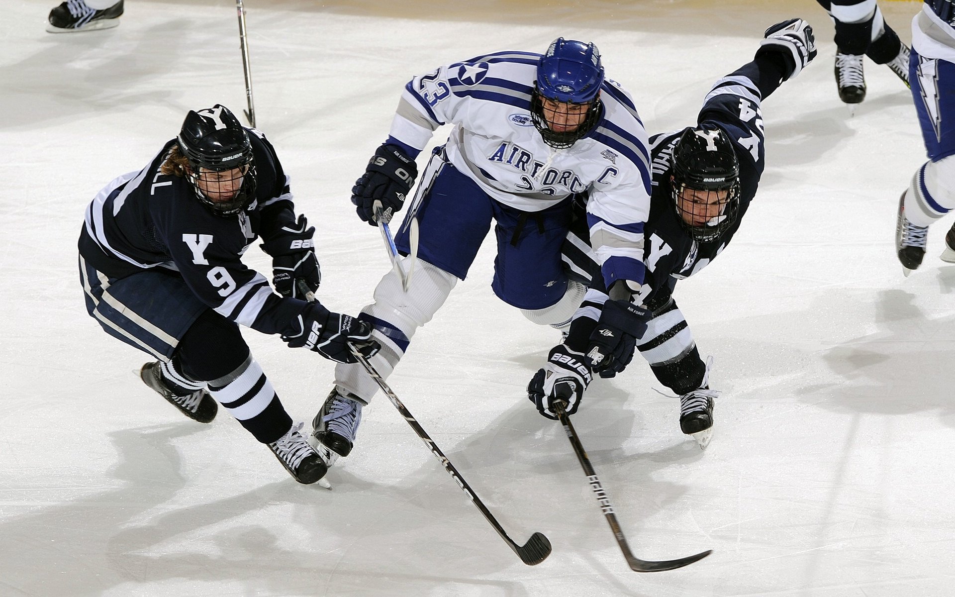 孤星闪耀安菲尔德,当阿尔瓦雷斯用非典型狙击了新时代