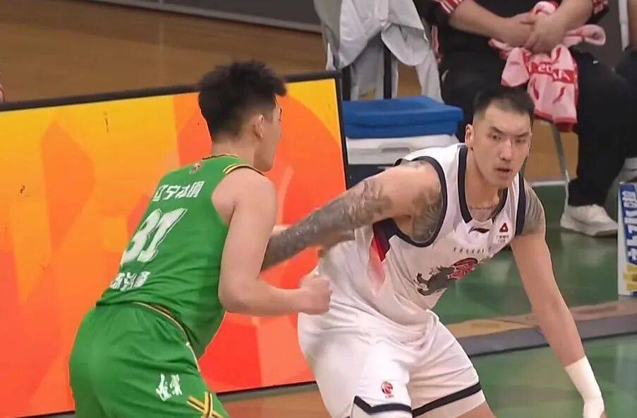 江苏队绝杀新疆队，高诗岩带队取胜
